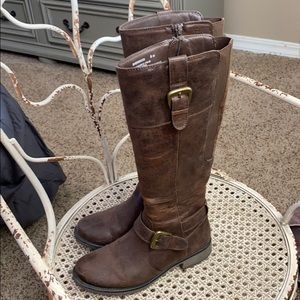 Super cute brown boots